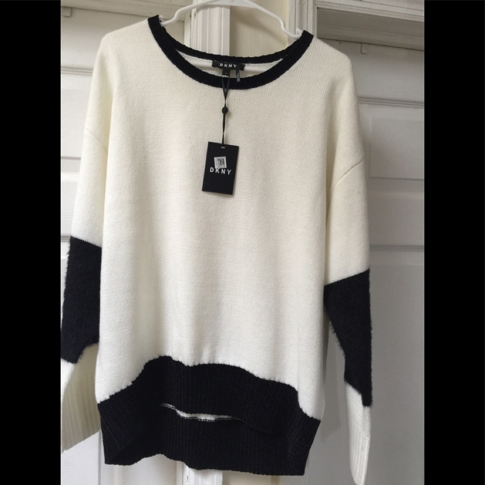 Dkny sweat shirt off wight and black so soft